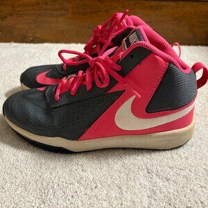Size 6Y Nike Team Hustle D7 Youth Basketball Sneakers- Pink